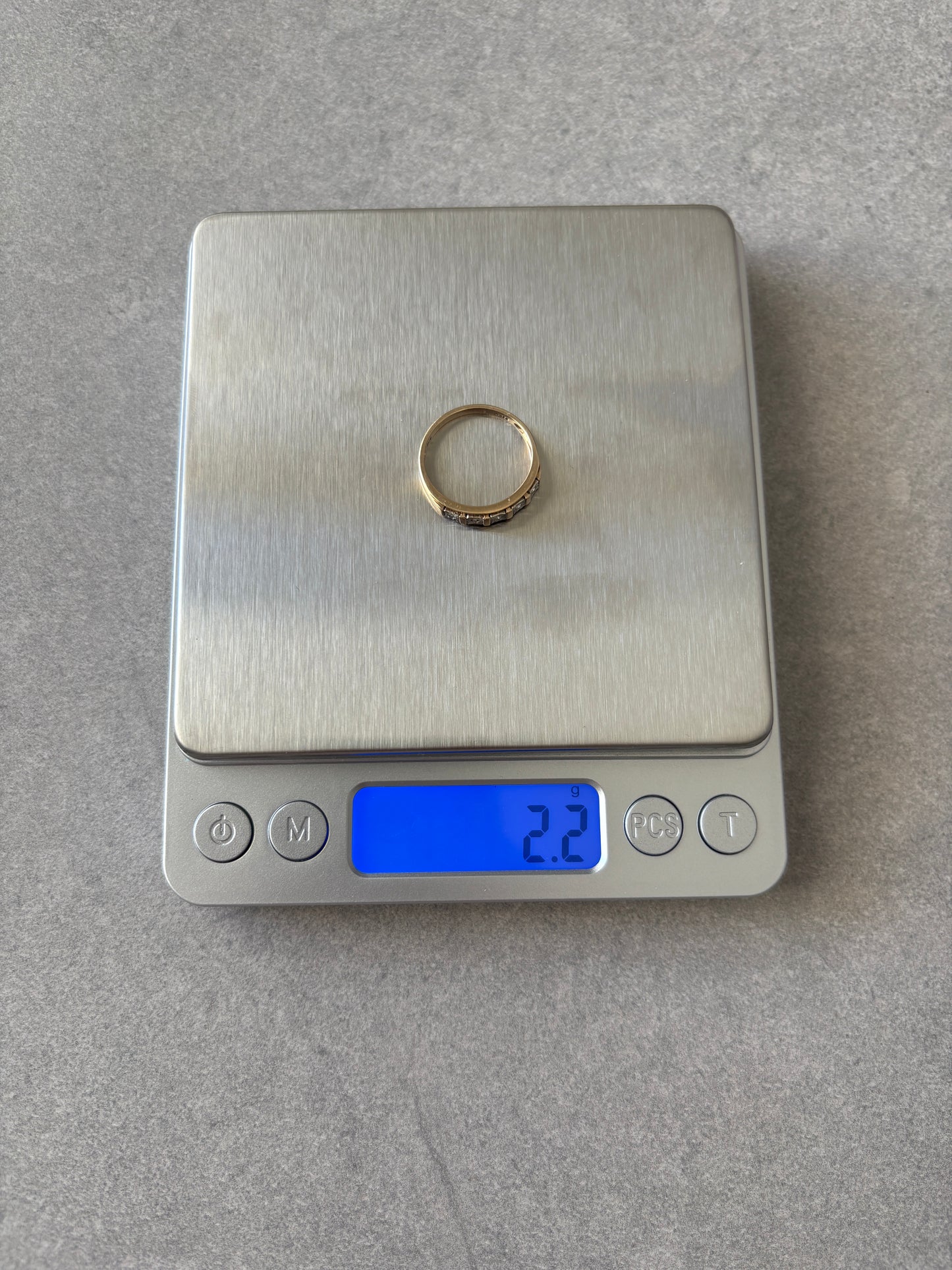 Vintage 9ct Gold Ring with Five Diamonds