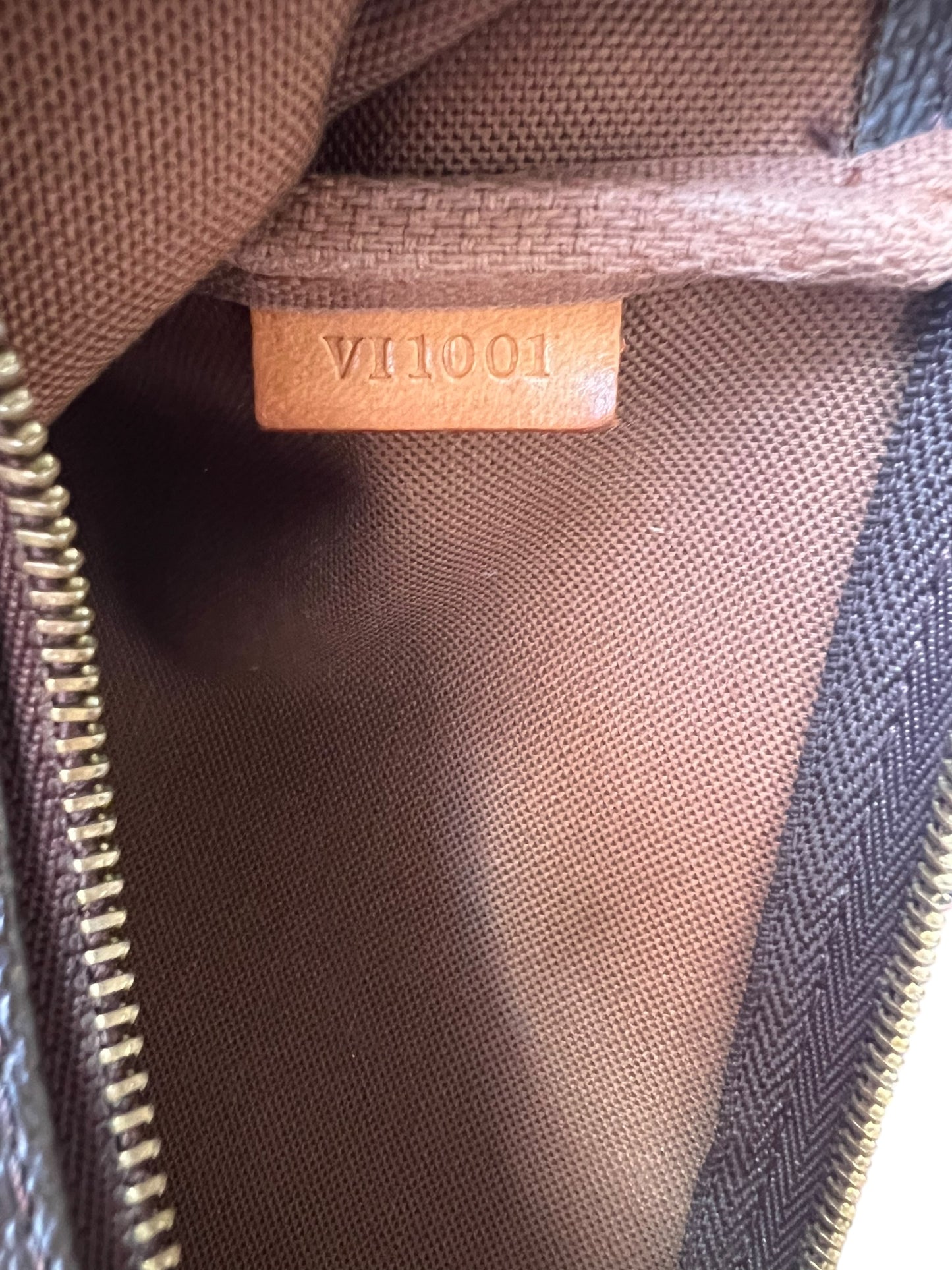 Louis Vuitton 2000s Monogram Pochette Accessoires