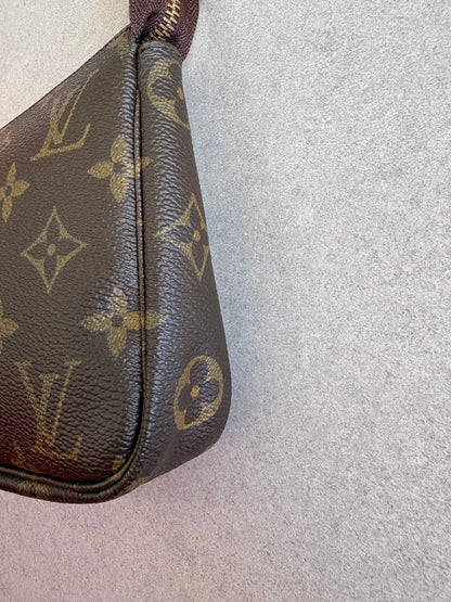 Louis Vuitton Monogram Pochette Accessoires