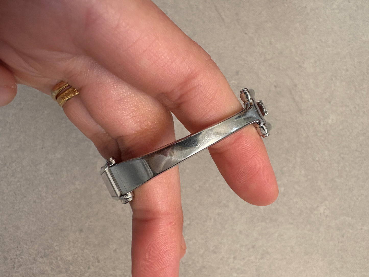 Gucci Stainless Steel Women Wrist Watch Mod 1500 L Grey Dial