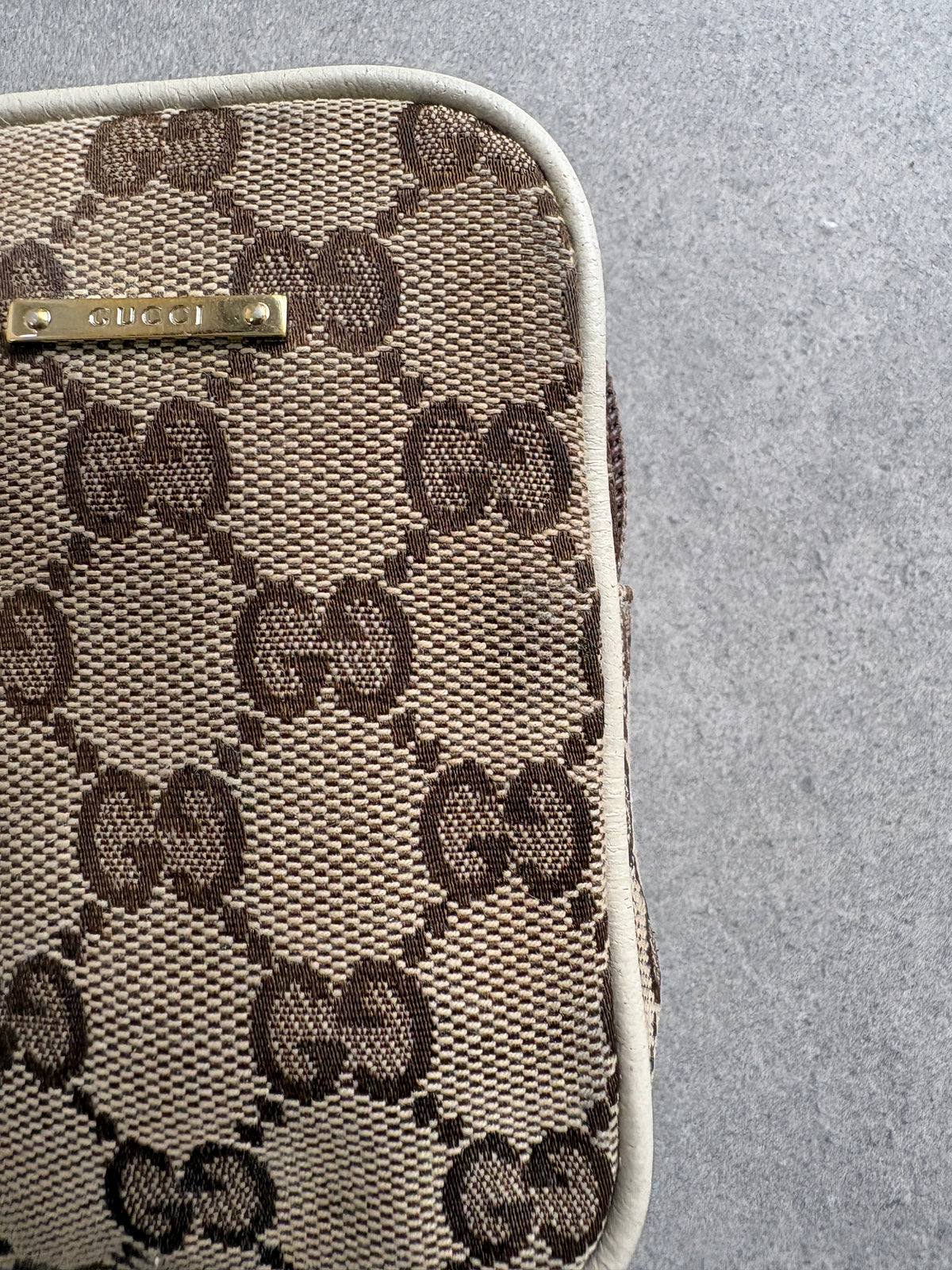 Gucci Biege and White Pouch