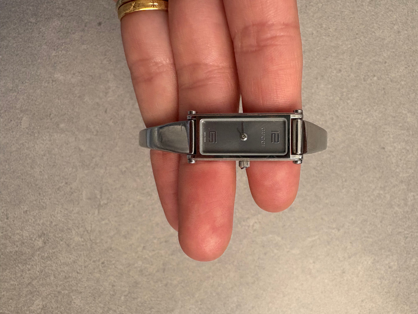 Gucci Stainless Steel Women Wrist Watch Mod 1500 L Grey Dial