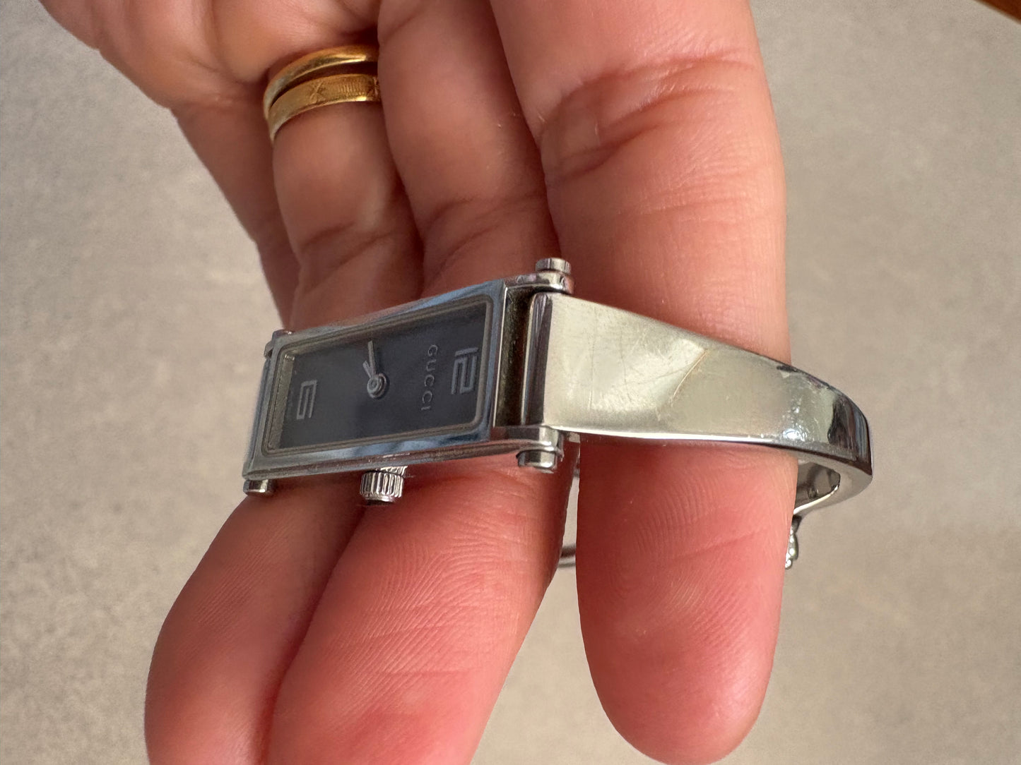 Gucci Stainless Steel Women Wrist Watch Mod 1500 L Grey Dial