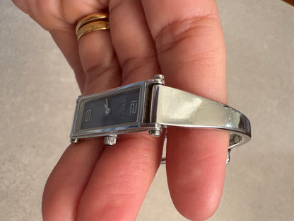 Gucci Stainless Steel Women Wrist Watch Mod 1500 L Grey Dial