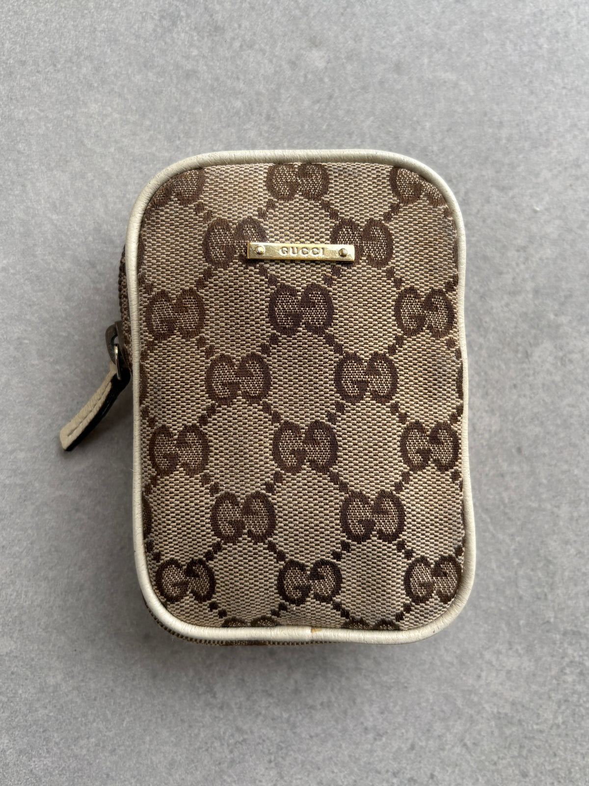 Gucci Biege and White Pouch