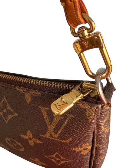 Louis Vuitton 2000s Monogram Pochette Accessoires