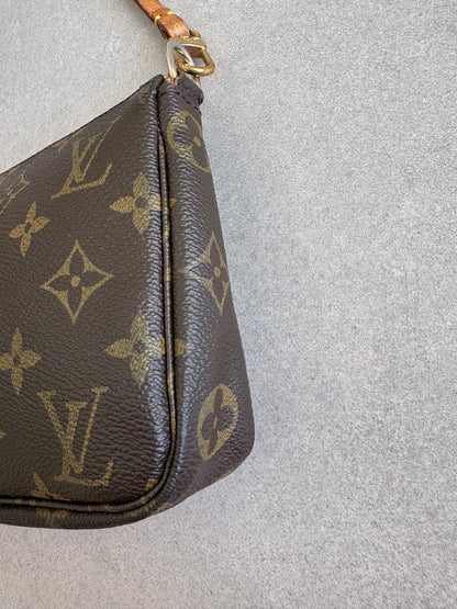 Louis Vuitton Monogram Pochette Accessoires