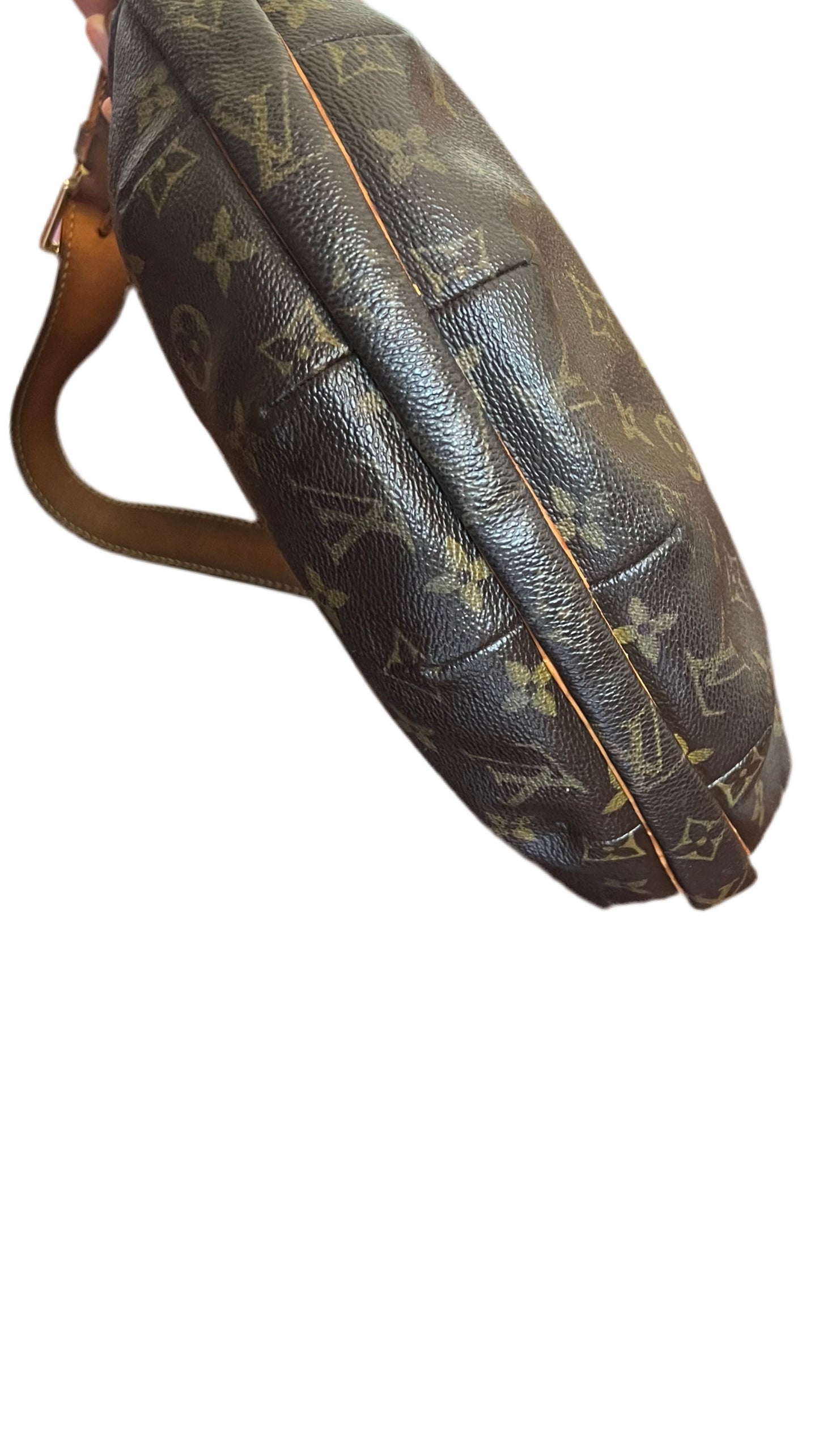 Louis Vuitton MM Croissant Shoulder Bag