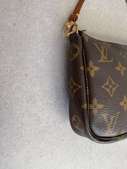 Louis Vuitton Monogram Pochette Accessoires