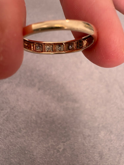 Vintage 9ct Gold Ring with Five Diamonds