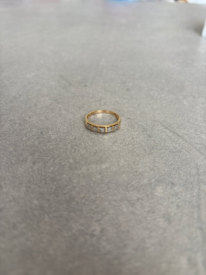 Vintage 9ct Gold Ring with Five Diamonds